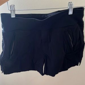 Athleta Trekkie North Short - black, size 4